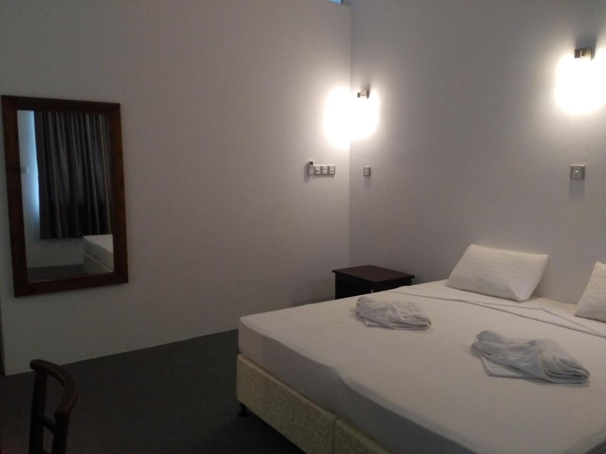 West Inn Colombo Exteriör bild